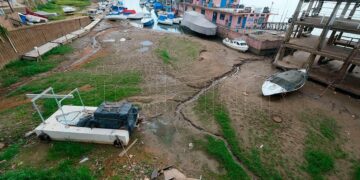Continúa la bajante extraordinaria del río Paraná y hay reducción en la navegación