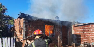 Rescataron a hermanitos en un incendio en la Chacra 252