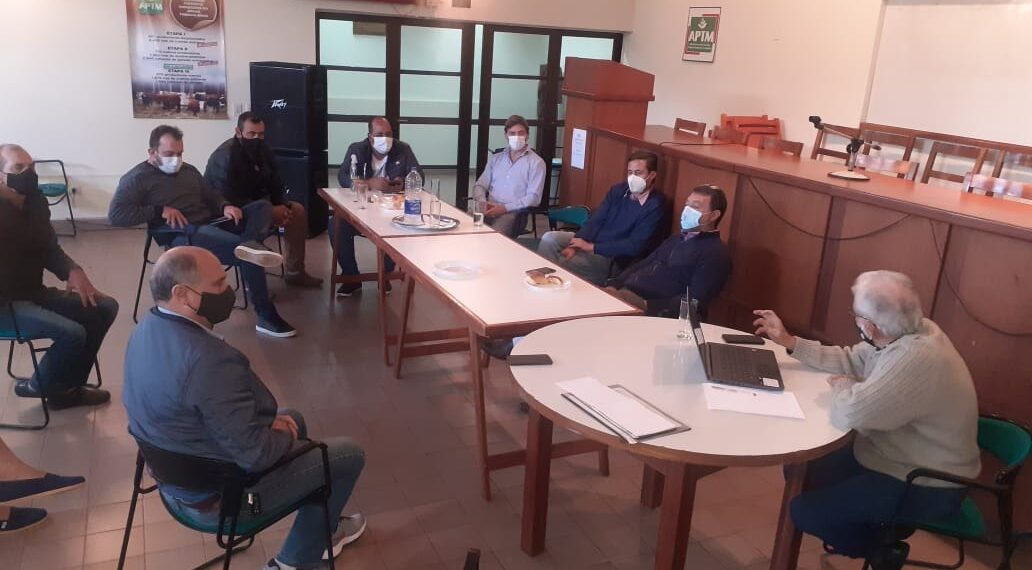El Ministerio del Agro  y los gremios tabacaleros aunaron criterios para avanzar en estrategias para el sector