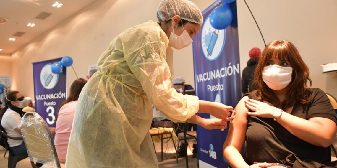 Récord de aplicaciones de vacunas en todo el país: se inmunizaron 356 mil personas en un día