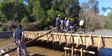 Avanza la construcción de 21 puentes en 16 localidades