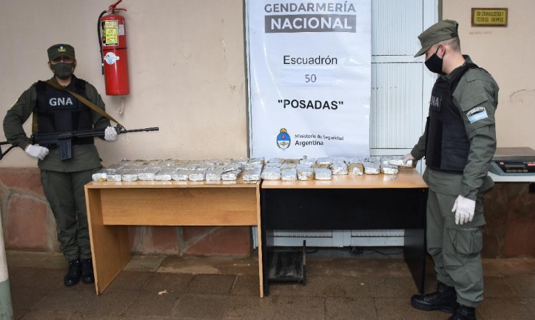 Incautaron más de 20 kilos de marihuana ocultos en una encomienda en Posadas
