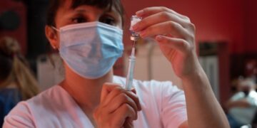 Argentina podría contar con una vacuna propia contra el coronavirus el año próximo