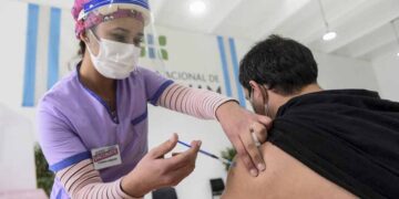Todas las provincias ya están vacunando a menores de 50 años sin comorbilidades