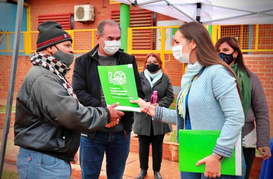 “Regularizando mi Propiedad”: más de 100 familias ya recibieron sus permisos de ocupación