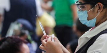 Afirman que el 40% de los mayores de 18 años recibieron su primera dosis contra el coronavirus