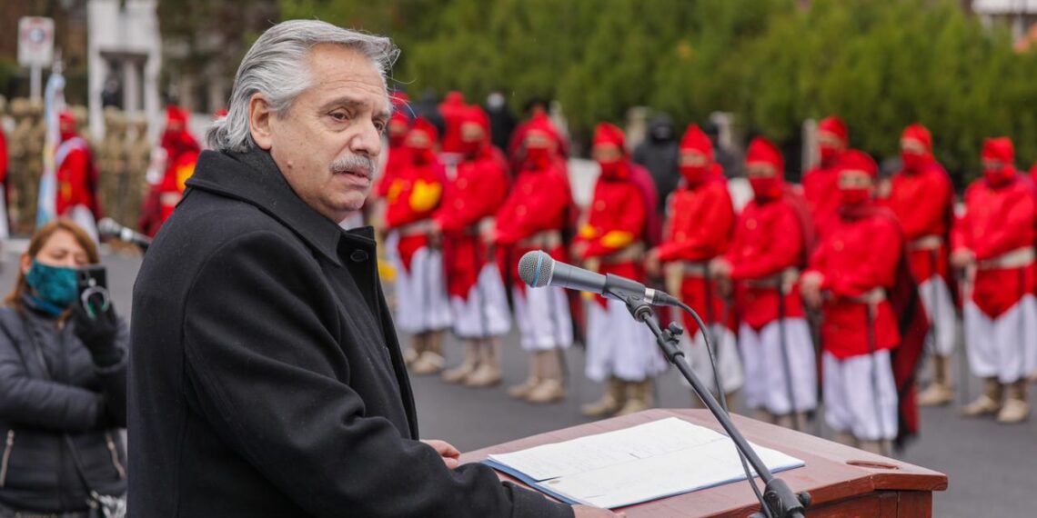 El Presidente encabeza en la ciudad de Salta el acto conmemorativo por los 200 años de la muerte de Güemes