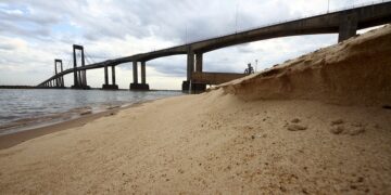 El río Paraná puede bajar a niveles cercanos al histórico, advirtió el INA