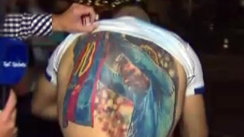 Lionel Messi vio el tatuaje de un hincha y ahora lo quiere firmar