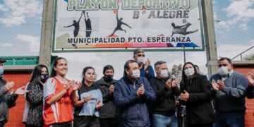 El gobernador visitó planta procesadora de almidón e inauguró playón deportivo en Puerto Esperanza