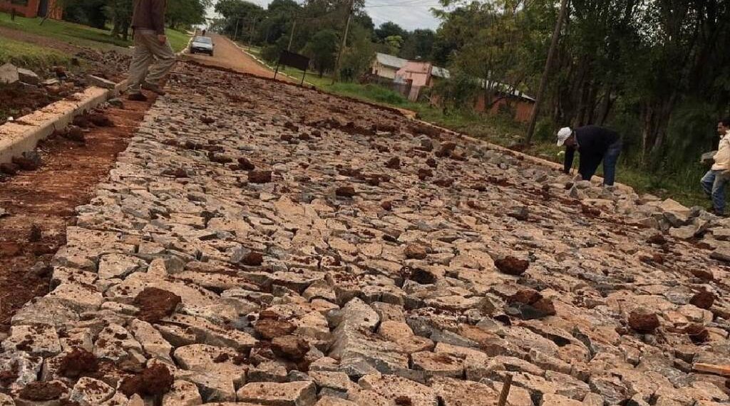 Ejecutan obras de empedrado en varios municipios: se completaron más de 300 cuadras
