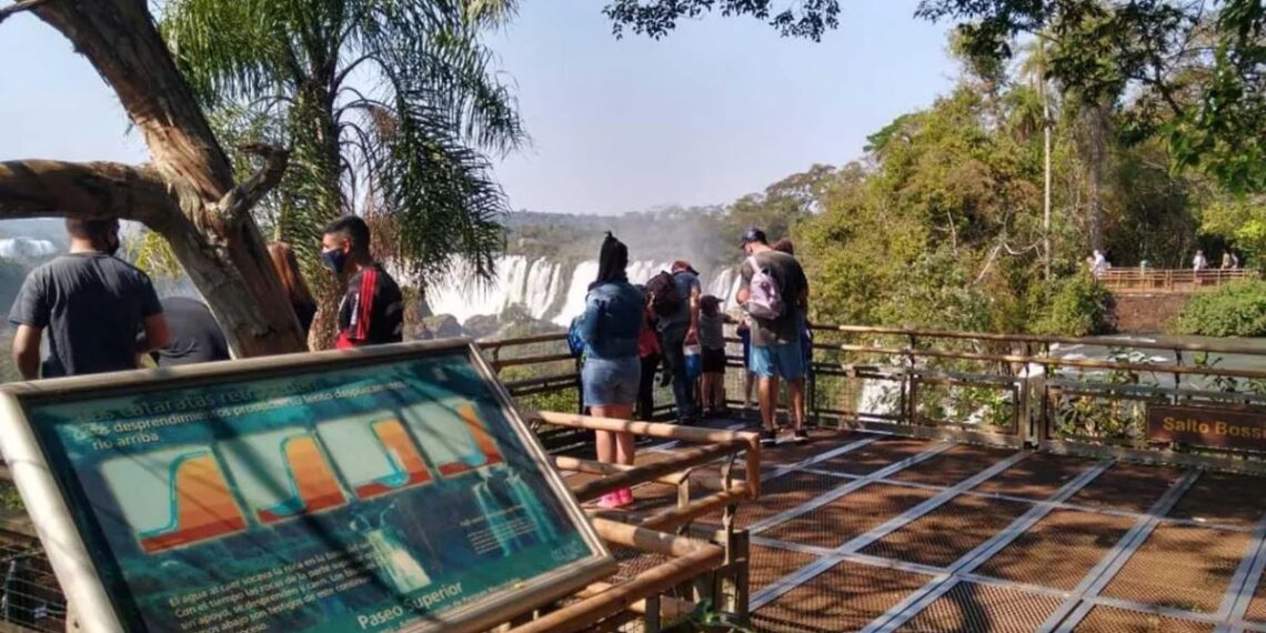 Con la totalidad de los trabajadores del sector turístico vacunados, Misiones recibe el receso invernal