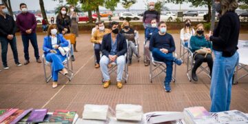 Entregaron libros de escritores misioneros a los alojamientos turísticos de Posadas
