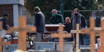 El Gobierno decretó 5 días de duelo nacional por los 100.000 muertos por coronavirus
