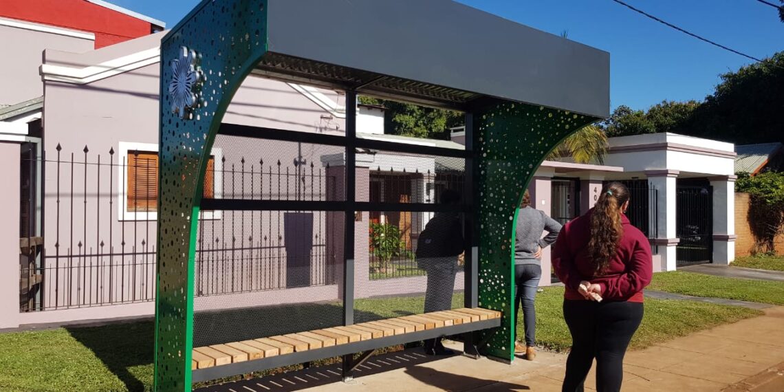 Instalaron 56 nuevos refugios para la espera del transporte