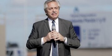 Fernández: “Todos los que son precandidatos deben dejar sus cargos”