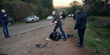 Arce asistió a un motociclista accidentado en  Andrade