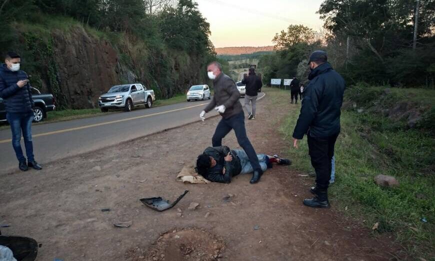 Arce asistió a un motociclista accidentado en Andrade