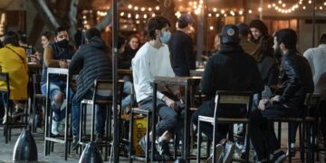 Día del amigo: habilitan horario excepcional de bares, restaurantes y heladerías