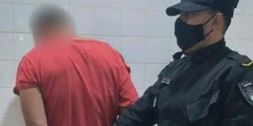 Un joven fue arrestado luego de robar un celular y herir a un policía con un cuchillo