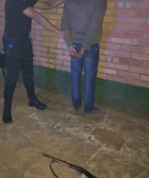Detenido por agredir y amenazar con una escopeta a su pareja