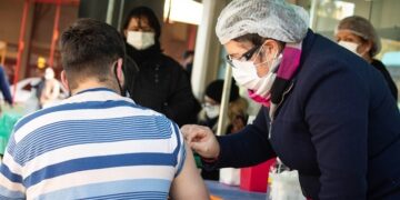 Continúan los operativos para vacunarse contra el Covid-19 en los barrios
