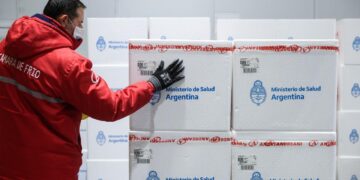 Comienza la distribución de las vacunas Sinopharm y Sputnik V: Misiones recibe 38.400 dosis