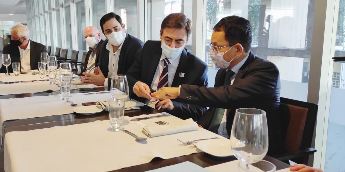 Empresarios misioneros se reunieron con el Embajador de Vietnam