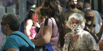 Ya es oficial el plan que permite a mujeres jubilarse sin aportes: ¿cuáles son los requisitos?