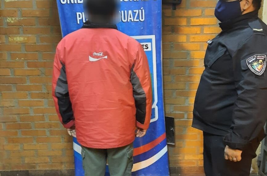 Atacó a golpes con una escopeta a sus vecinos y terminó detenido