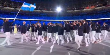 Juegos Olímpicos: Argentina, con Lange y Sarioli como abanderados, engalanó la ceremonia inaugural en Tokio 2020