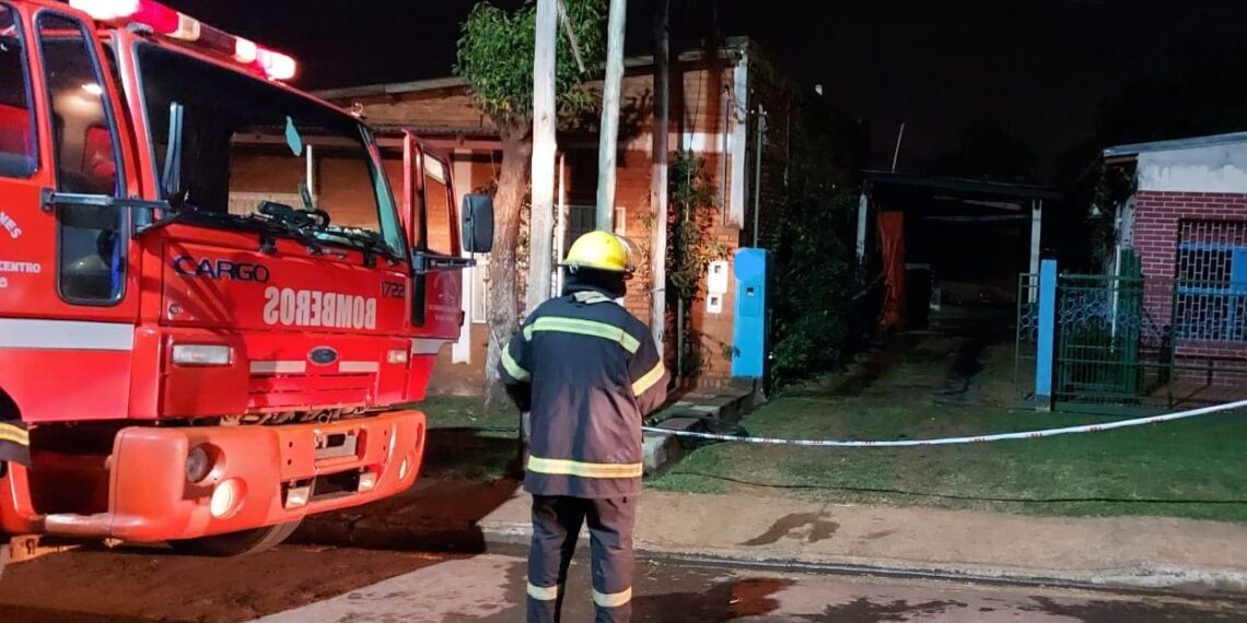 Posadas: tras sofocar un incendio los bomberos hallaron el cuerpo de un hombre