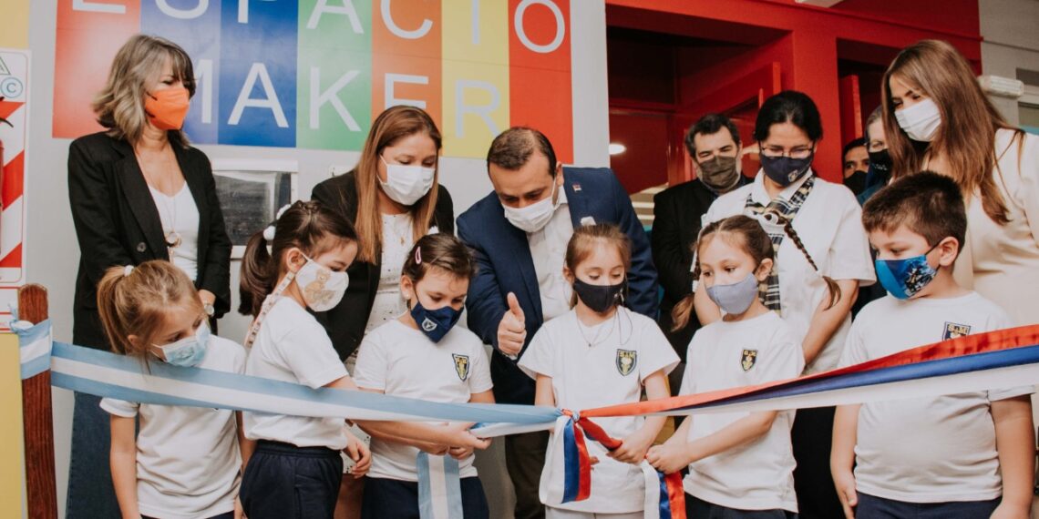 El Gobernador participó en la inauguración del espacio maker kids en el colegio Santa María
