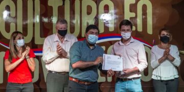 Con la entrega de la Tarjeta Cultural, 25 de Mayo se puso en Movimiento