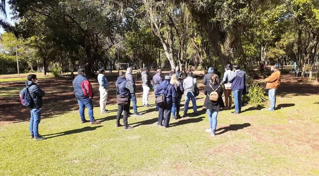 Corredores verdes: El Municipio y la EBY definen estrategias de arborización