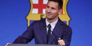 Lionel Messi llegó a un acuerdo con PSG y viaja a París