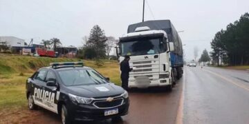 Incautaron un camión con 28 toneladas de soja ilegal en un control vial en Salto Encantado