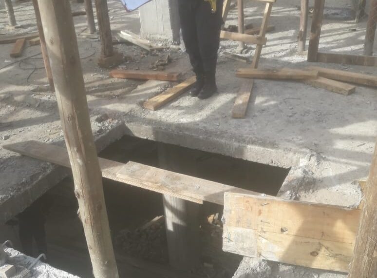 Un obrero falleció tras caer desde un primer piso en una obra en construcción