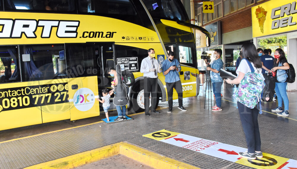 Aumentan el número de pasajeros permitidos en micros y trenes de media y larga distancia: cuántos podrán viajar