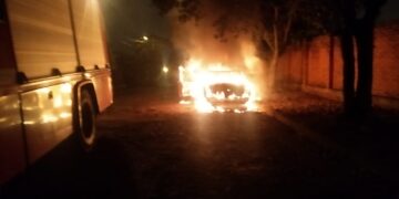 Bomberos sofocaron incendio de un vehículo en Oberá