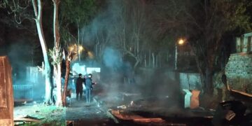 Alem: hallaron a dos personas sin vida tras sofocar el incendio de una vivienda