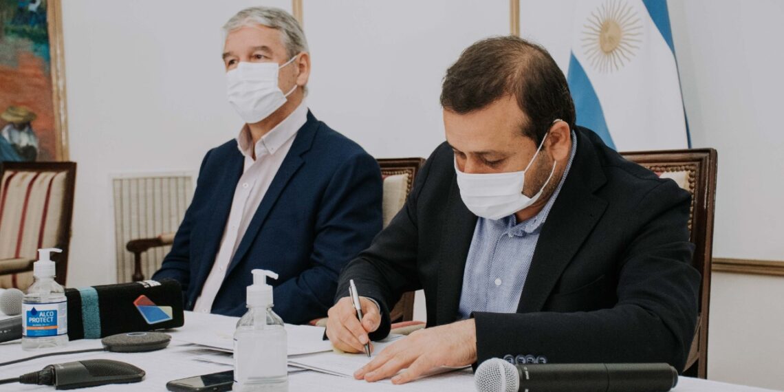 Firmaron un convenio de cooperación para llevar tecnología a las chacras
