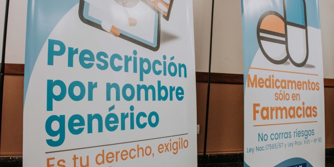 Farmacéuticos y químicos presentaron una campaña para concientizar sobre la importancia de adquirir remedios en las farmacias