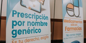 Farmacéuticos y químicos presentaron una campaña para concientizar sobre la importancia de adquirir remedios en las farmacias