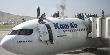 Escenas de pánico y huidas de Kabul tras la toma del poder de los talibanes