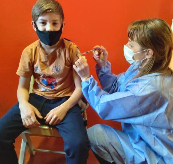 Coronavirus: mañana se inicia aplicación de la segunda dosis de Moderna al grupo de 12 a 17 años