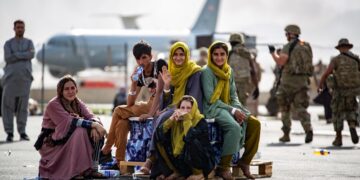 Italia acogerá 2.500 refugiados afganos y quiere un G20 “extraordinario” sobre Afganistán