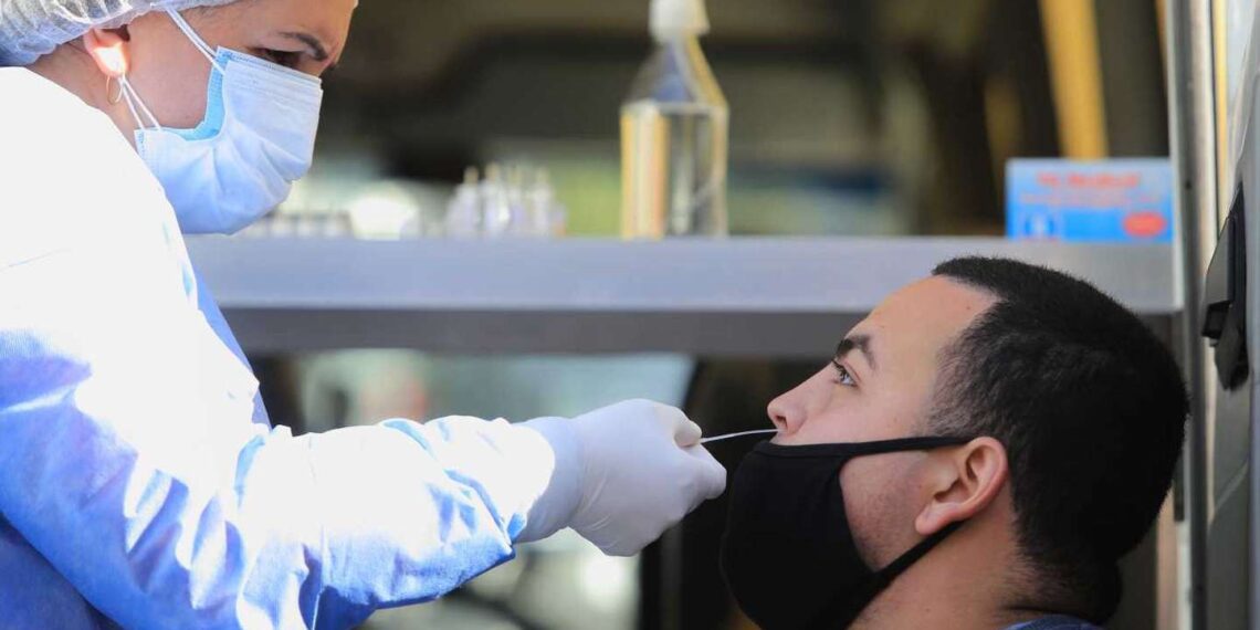 Coronavirus en Argentina: el promedio de casos diarios de julio fue el más bajo de los últimos cuatro meses, pero duplicó el de marzo