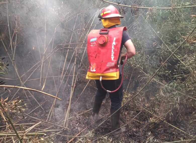 La Policía sigue extinguiendo incendios en toda la Provincia