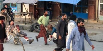 Al menos 13 muertos en una explosión en el aeropuerto de Kabul
